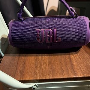SOLD!! JBL Charge 6 Vibrant Purple Bluetooth Speaker FIRM on price!